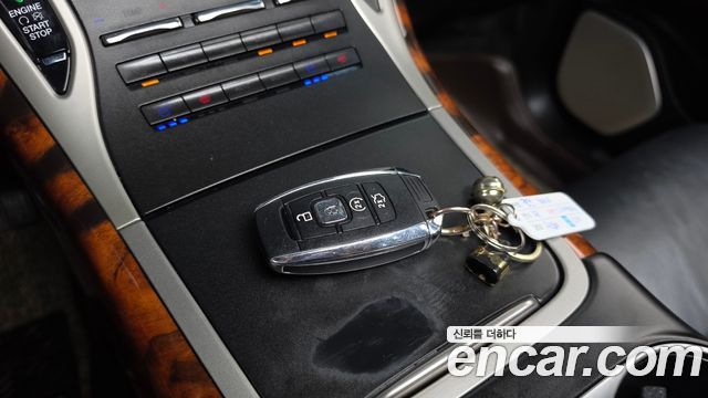 Lincoln MKX 2018 — photo 21