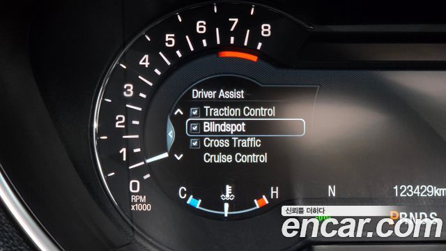 Lincoln MKX 2018 — photo 28