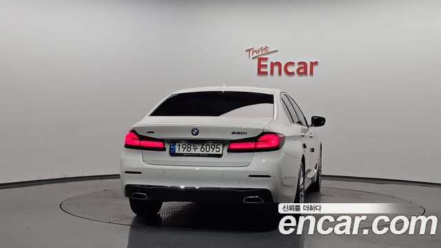 BMW 5-Series 2021 — photo 4