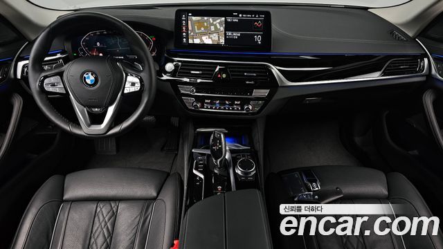 BMW 5-Series 2021 — photo 10