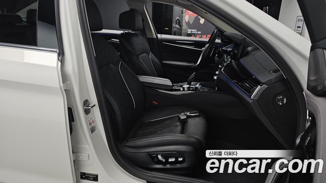 BMW 5-Series 2021 — photo 18