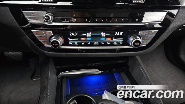 BMW 5-Series 2021 — photo 26