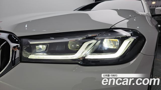 BMW 5-Series 2021 — photo 8