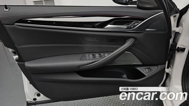 BMW 5-Series 2021 — photo 14