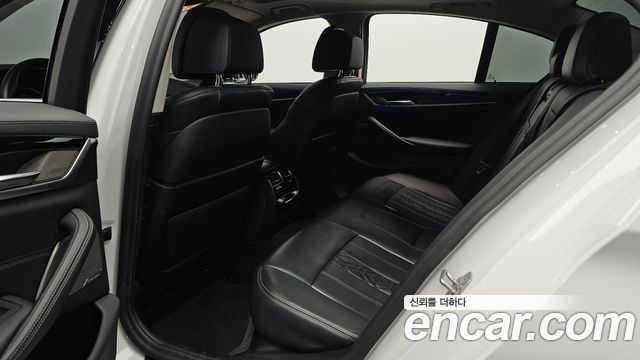BMW 5-Series 2021 — photo 16