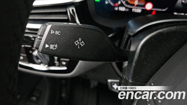 BMW 5-Series 2021 — photo 28