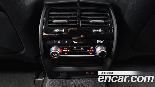 BMW 5-Series 2021 — photo 31