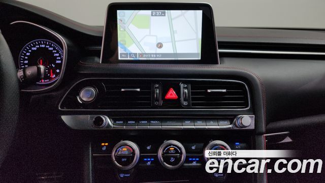 Genesis G70 2018 — photo 12