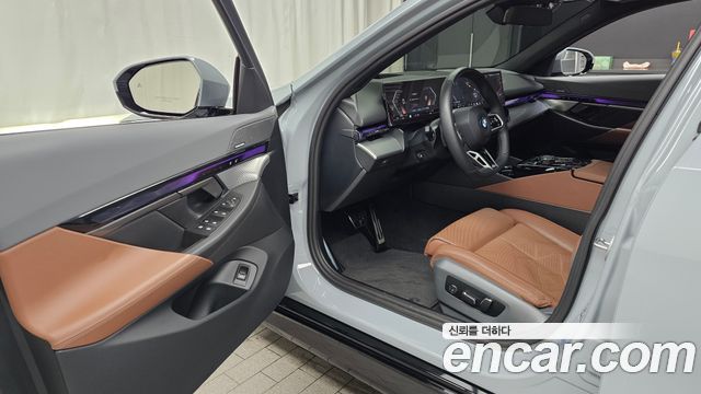 BMW 5-Series 2024 — photo 13