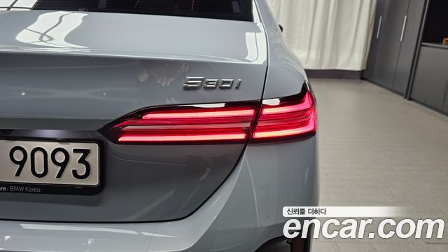 BMW 5-Series 2024 — photo 9