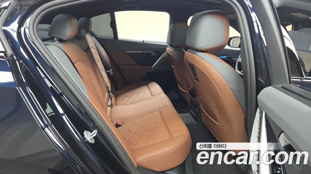 BMW 5-Series 2026 — photo 18