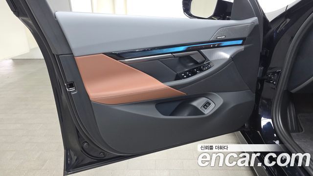 BMW 5-Series 2026 — photo 14