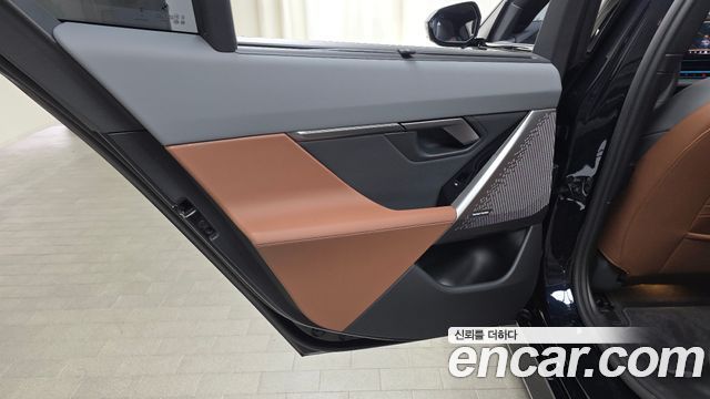 BMW 5-Series 2026 — photo 15