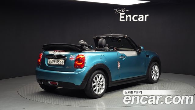 Mini Cooper Convertible 2018 — photo 2