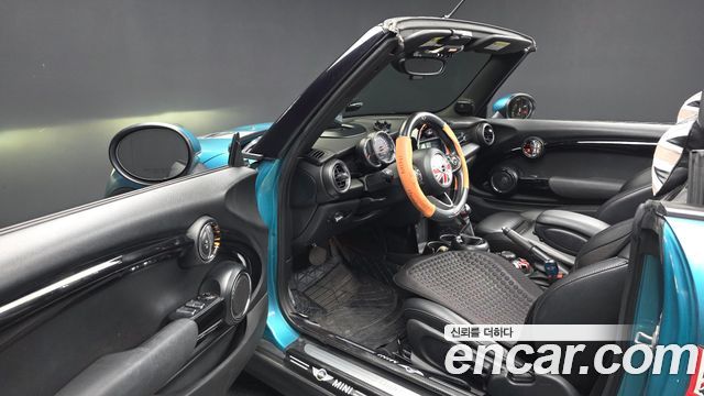 Mini Cooper Convertible 2018 — photo 10