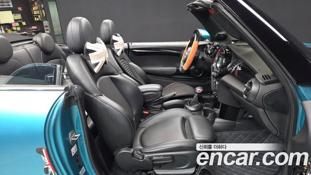 Mini Cooper Convertible 2018 — photo 11