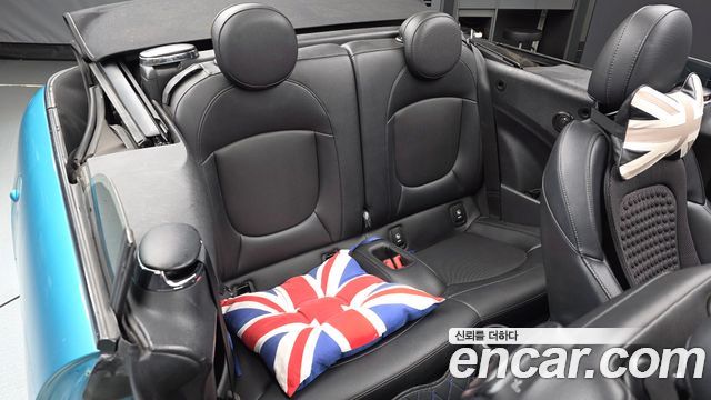 Mini Cooper Convertible 2018 — photo 12