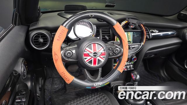 Mini Cooper Convertible 2018 — photo 13