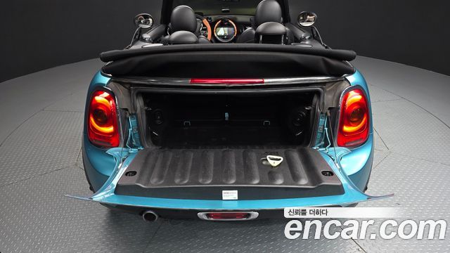 Mini Cooper Convertible 2018 — photo 18