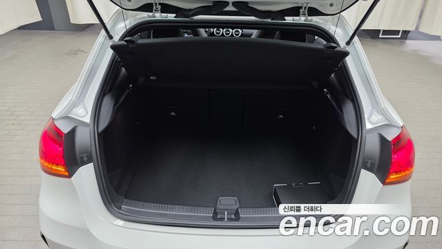 Mercedes-Benz A-Class 2025 — photo 22