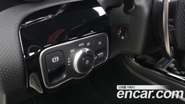 Mercedes-Benz A-Class 2025 — photo 25