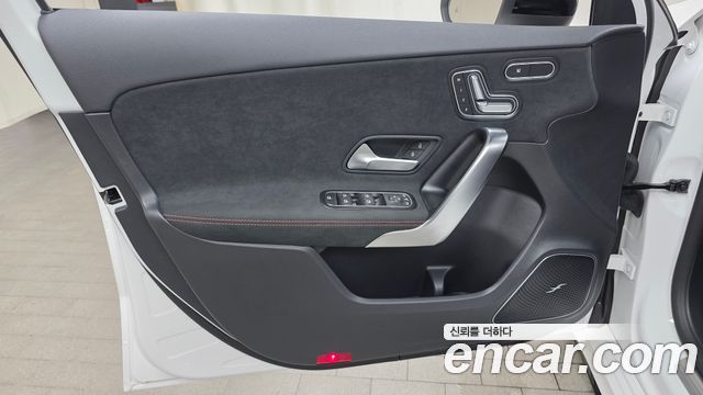Mercedes-Benz A-Class 2025 — photo 14