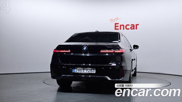 BMW 7-Series 2025 — photo 4