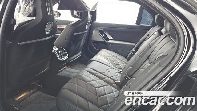 BMW 7-Series 2025 — photo 11