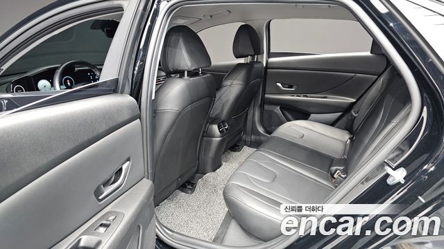Hyundai AVANTE 2021 — photo 17