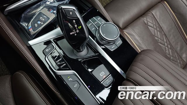 BMW 5-Series 2018 — photo 9