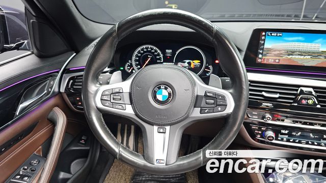 BMW 5-Series 2018 — photo 12