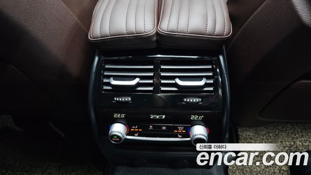 BMW 5-Series 2018 — photo 18
