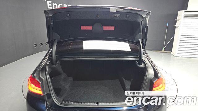 BMW 5-Series 2018 — photo 20