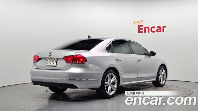 Volkswagen Passat 2013 — photo 2