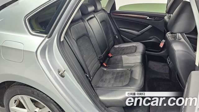 Volkswagen Passat 2013 — photo 11