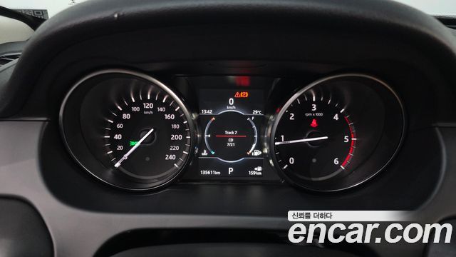 Land Rover Discovery Sport 2018 — photo 11
