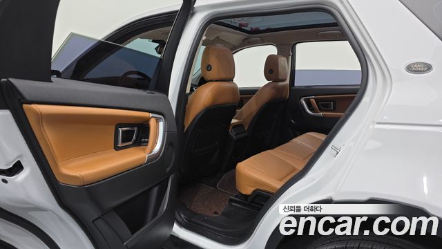 Land Rover Discovery Sport 2018 — photo 30