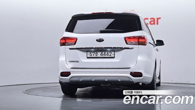 Kia Canival 2017 — photo 4