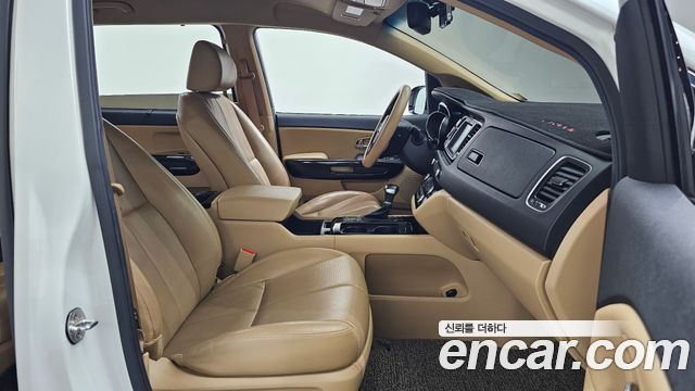 Kia Canival 2017 — photo 11
