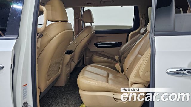 Kia Canival 2017 — photo 12