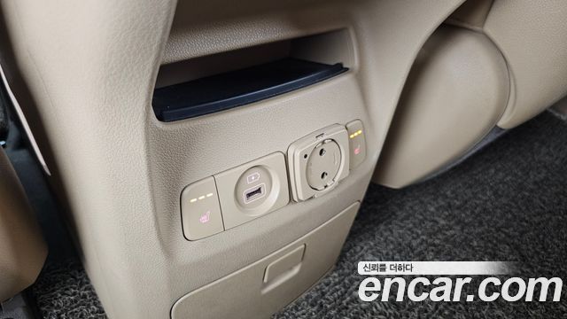 Kia Canival 2017 — photo 18