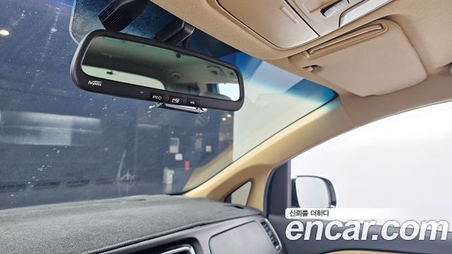Kia Canival 2017 — photo 19