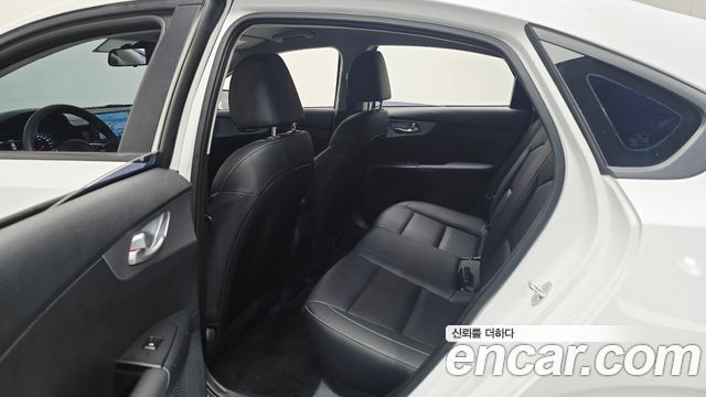 Kia K3 2023 — photo 17