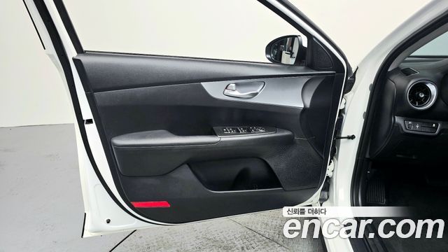 Kia K3 2023 — photo 14