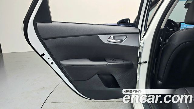 Kia K3 2023 — photo 15