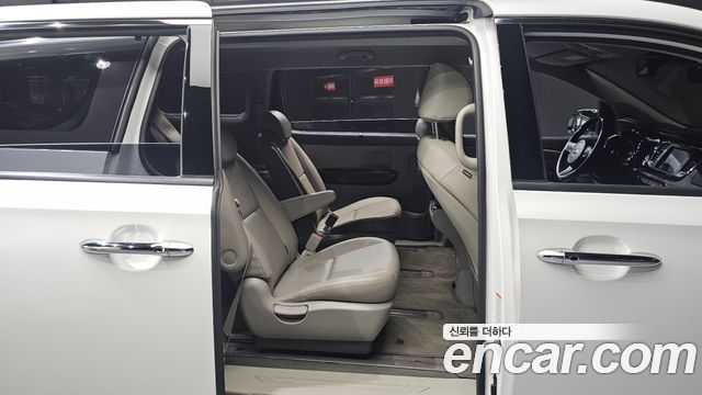 Kia Canival 2020 — photo 17