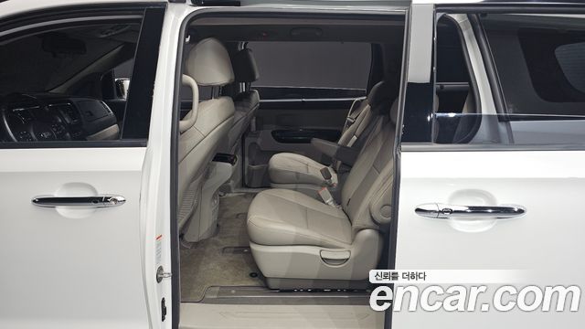 Kia Canival 2020 — photo 18