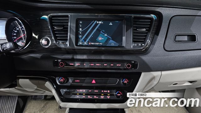 Kia Canival 2020 — photo 19