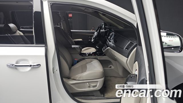 Kia Canival 2020 — photo 16