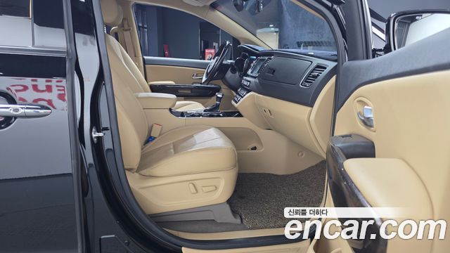 Kia Canival 2020 — photo 11
